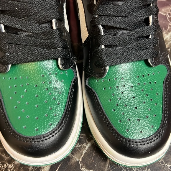 Jordan 1” Pine greens. Hi OG. Wellington negotiate reasonable offers. - Picture 4 of 7